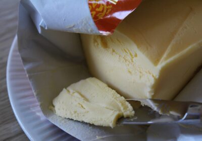 サワークリームから作られたバター。ノルウェーのバターのおいしさは世界屈指ではないかと思っている。