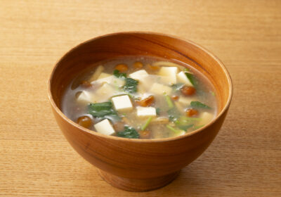 豆腐となめこのみそ汁（塩分0.6ｇ）